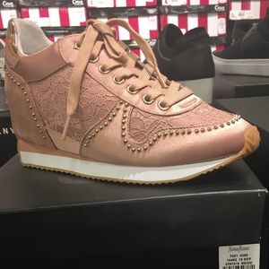 Pink Women’s Sneaker - Size 7